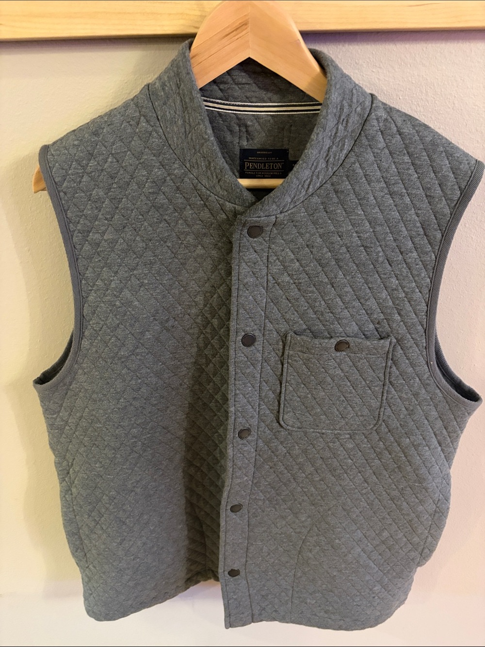 Pendleton Quilted Charcoal Gray Men's Snap-Front Vest